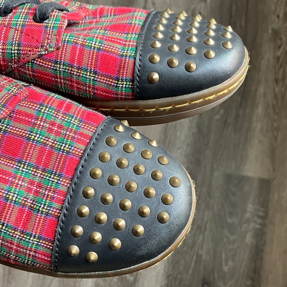 Dr. Martens Aldstud oxford shoe red tartan plaid pattern and gold stud - Picture 12 of 17